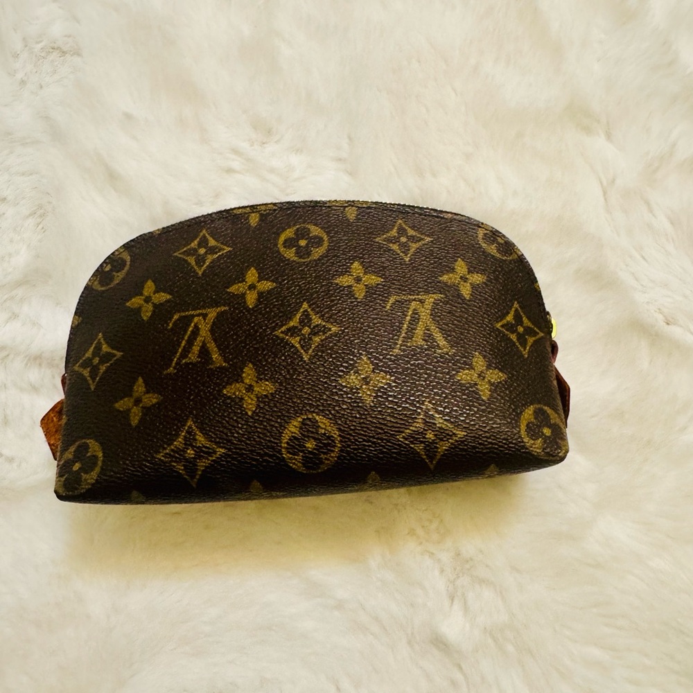 Louis Vuitton Monogram Cosmetic Bag / Pouch - Picture 5 of 10